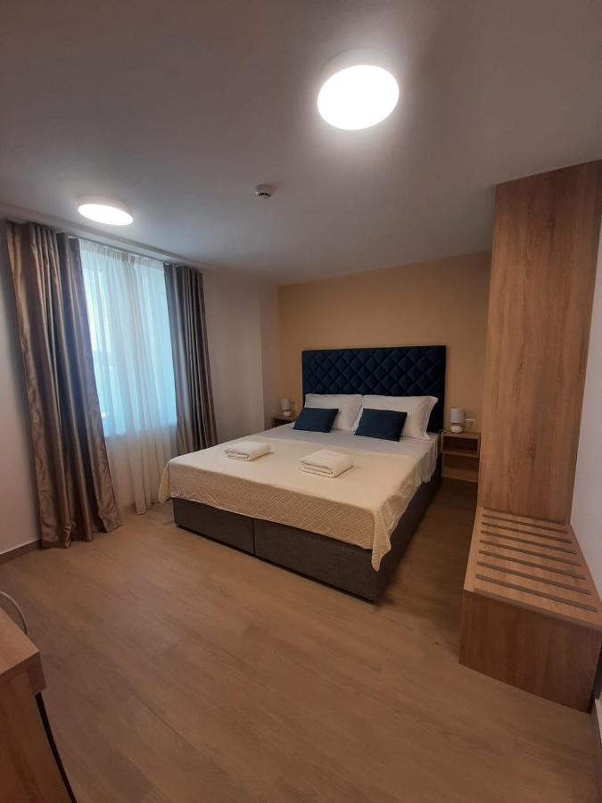Sangulin Palace V 比奥格勒·纳·莫鲁 外观 照片